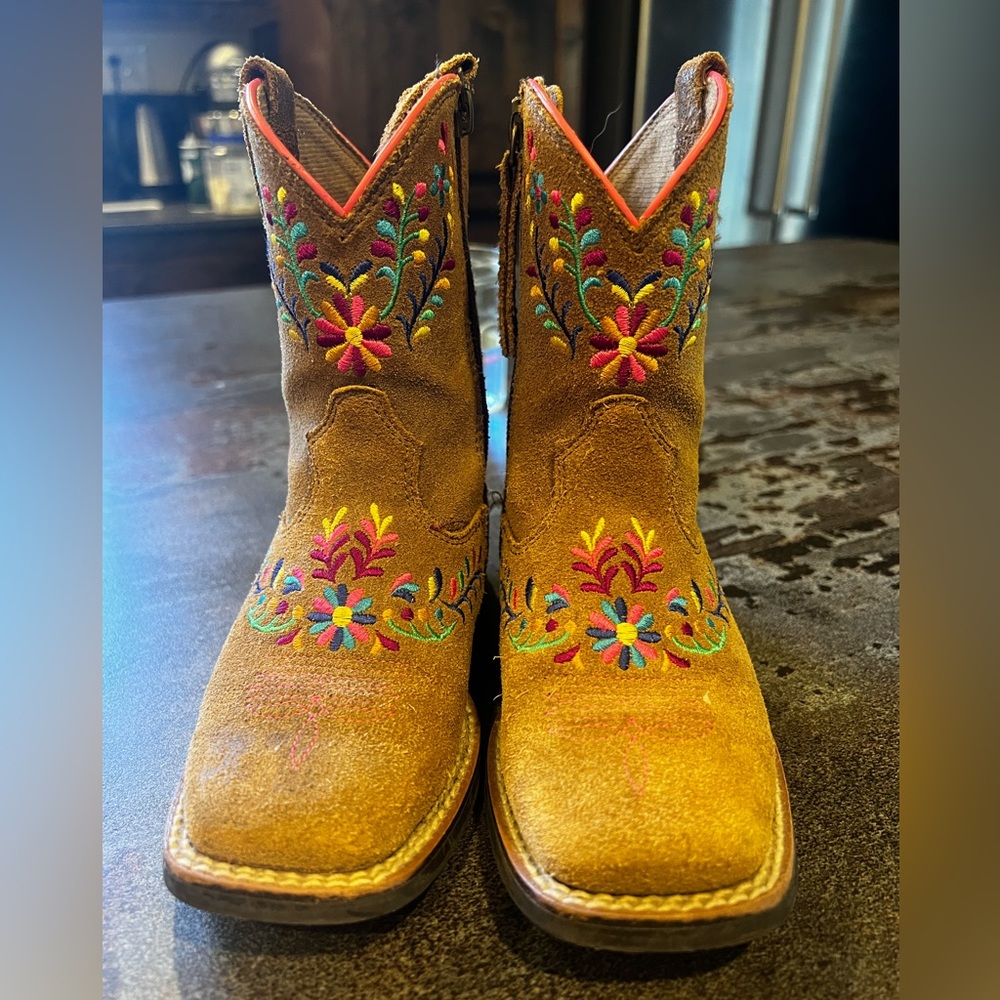 Western Boots, Brand: Ariat, Model: Wild flower. Toddler Size 9